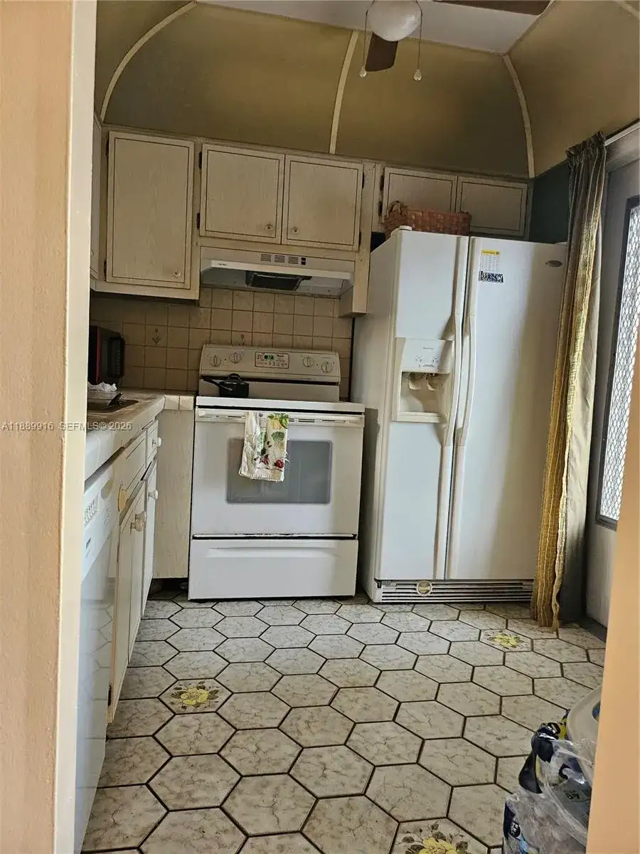 5121 W Oakland Park Blvd # 211, Lauderdale Lakes FL 33313 photo 4