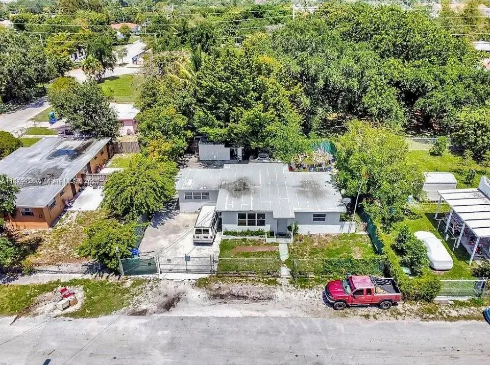 261 NW 73rd Ter, Miami FL 33150