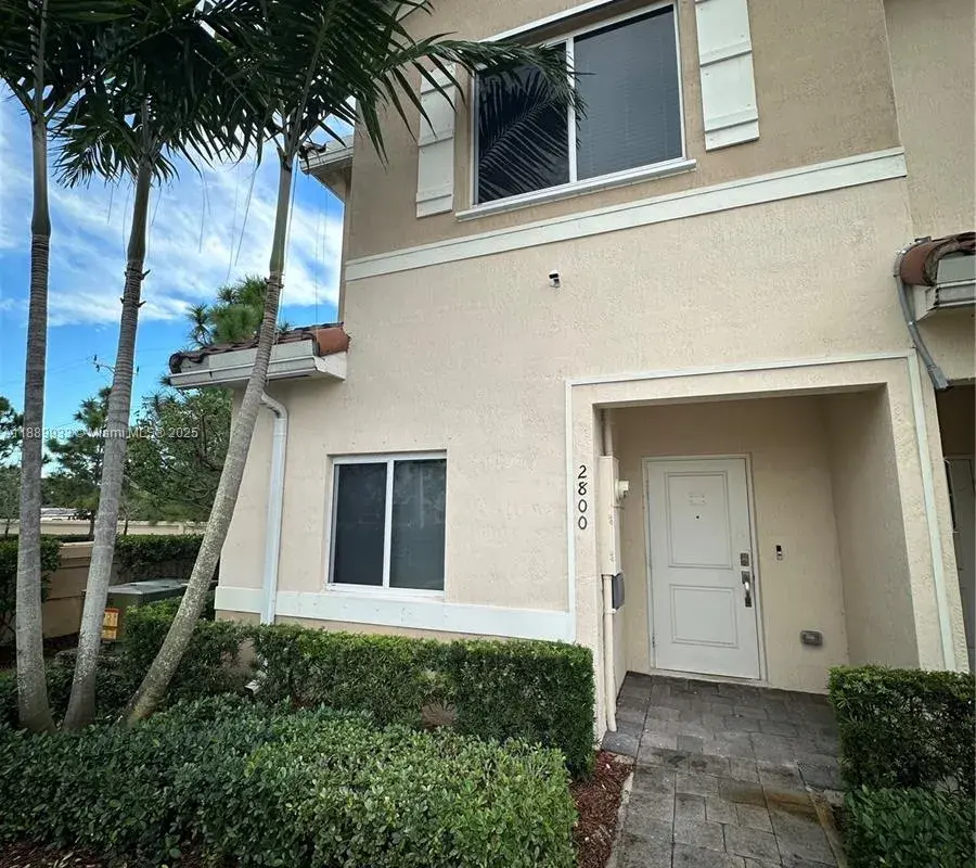 2800 NW 180th St, Miami Gardens FL 33056