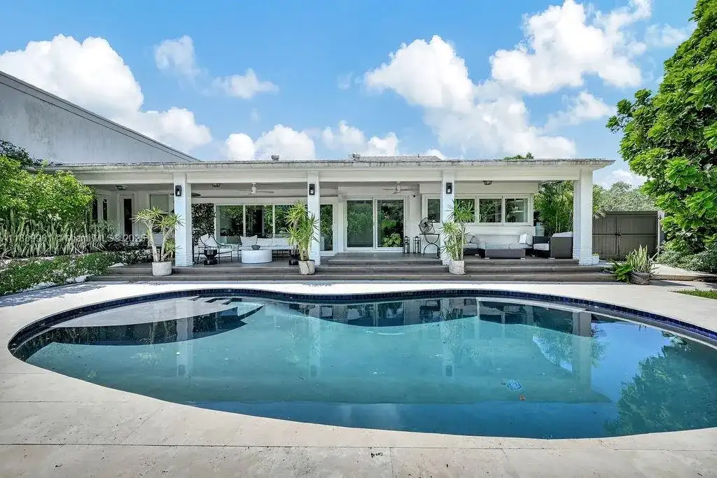 7761 SW 170th St, Palmetto Bay FL 33157 photo 2