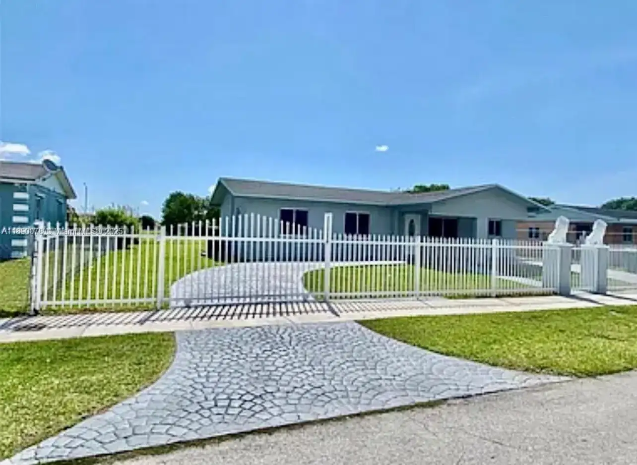 22535 SW 113th Ct, Miami FL 33170 photo 2