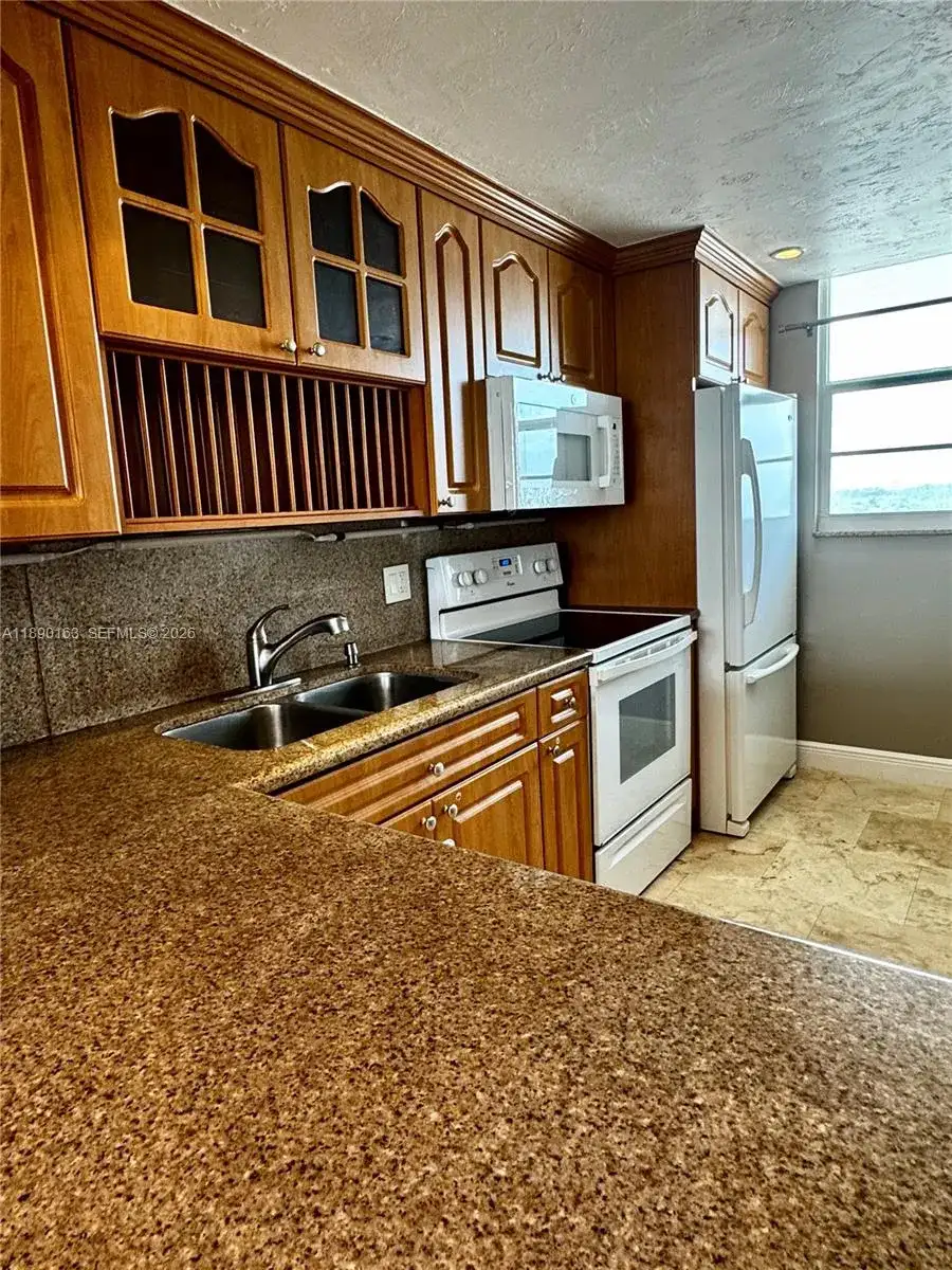 3545 NE 166th St # 805, North Miami Beach FL 33160 photo 4