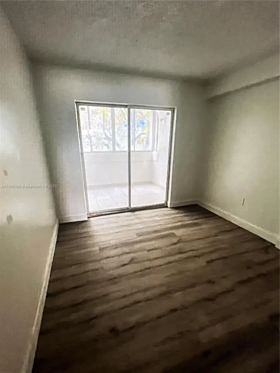 201 NW 7th St # 206, Miami FL 33136 photo 4