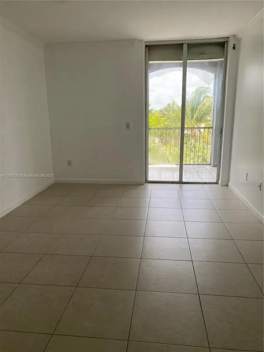 9725 NW 52nd St # 522, Doral FL 33178 photo 2