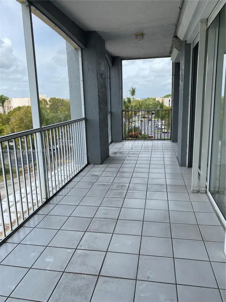 9725 NW 52nd St # 522, Doral FL 33178 photo 4
