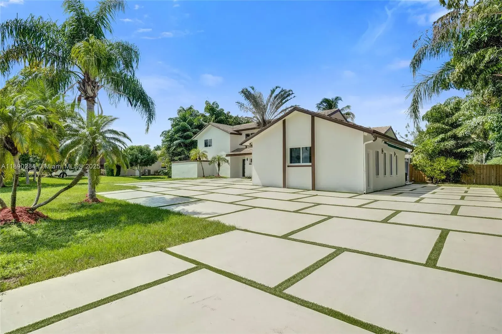 2181 SW 117th Ter, Davie FL 33325