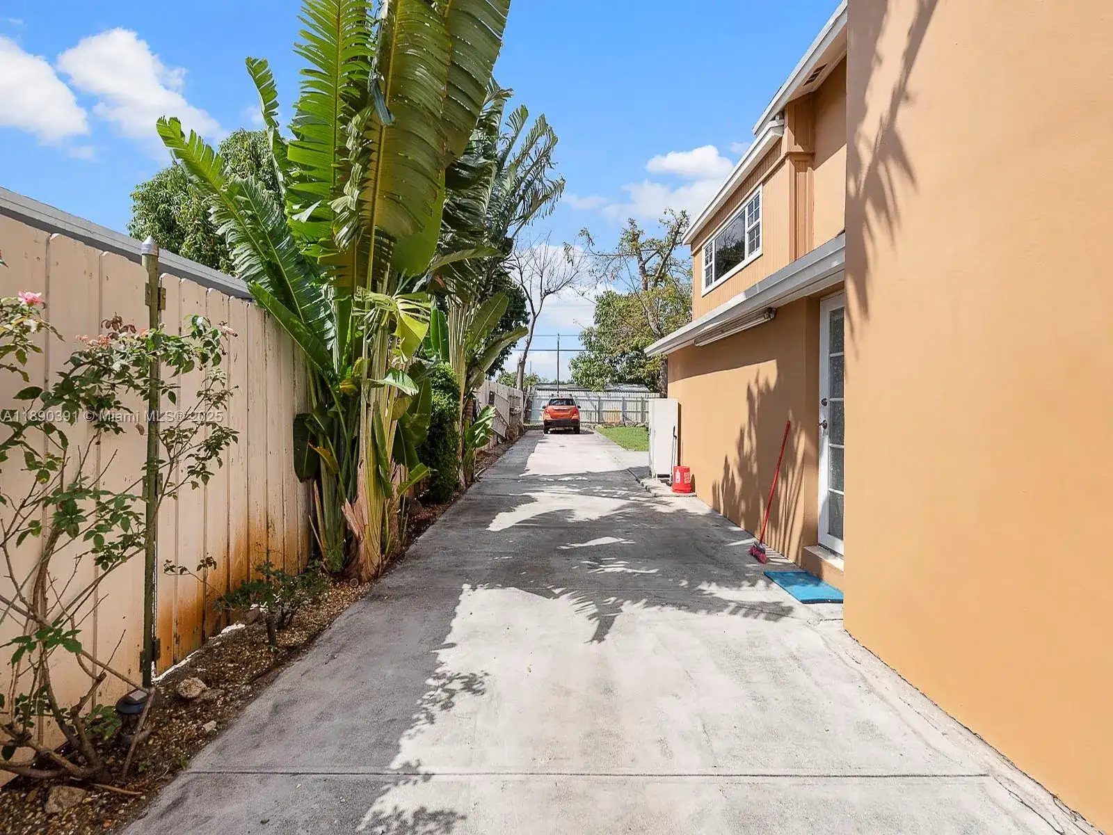 911 E 14th Pl, Hialeah FL 33010 photo 3