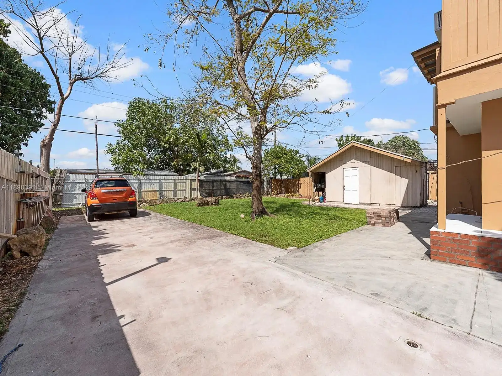 911 E 14th Pl, Hialeah FL 33010 photo 4
