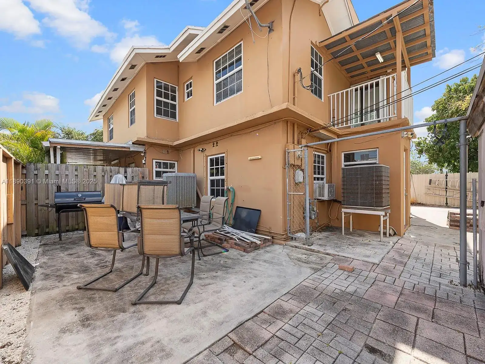 911 E 14th Pl, Hialeah FL 33010 photo 5