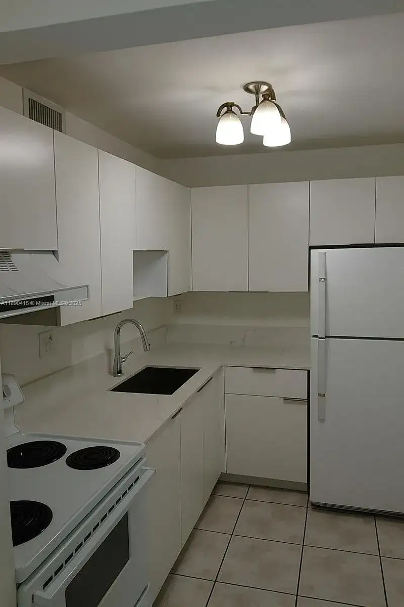 8405 NW 8th St # 311, Miami FL 33126 photo 4