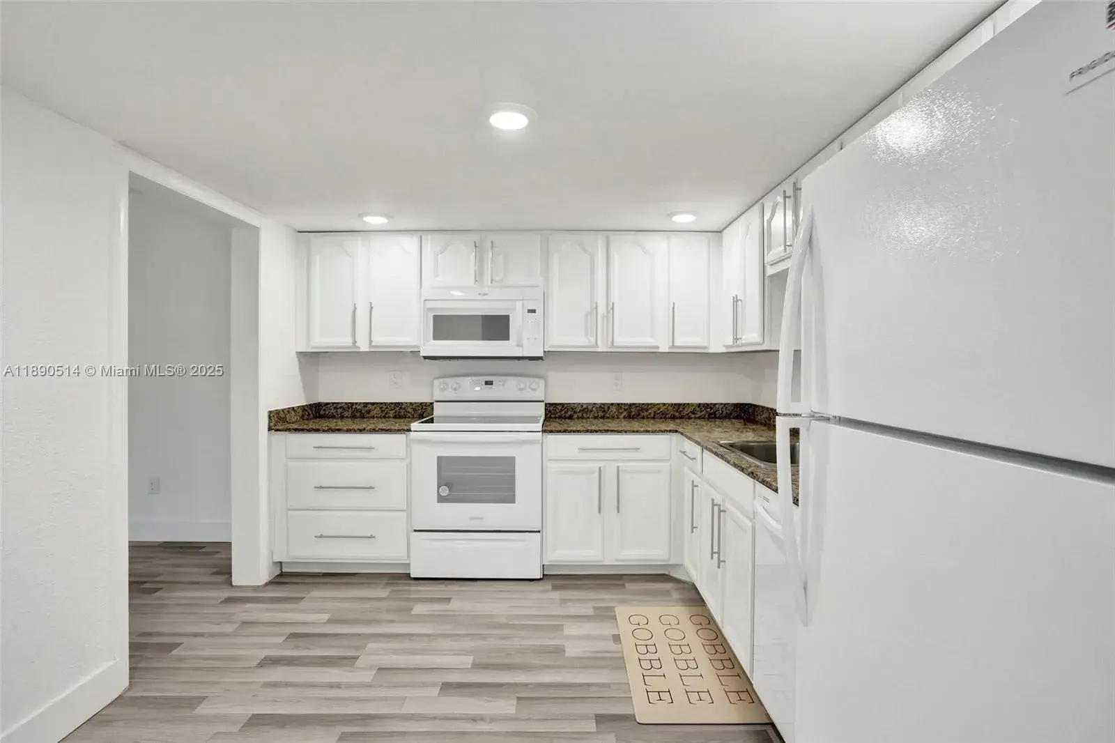 4026 Inverrary Dr # 8A, Lauderhill FL 33319