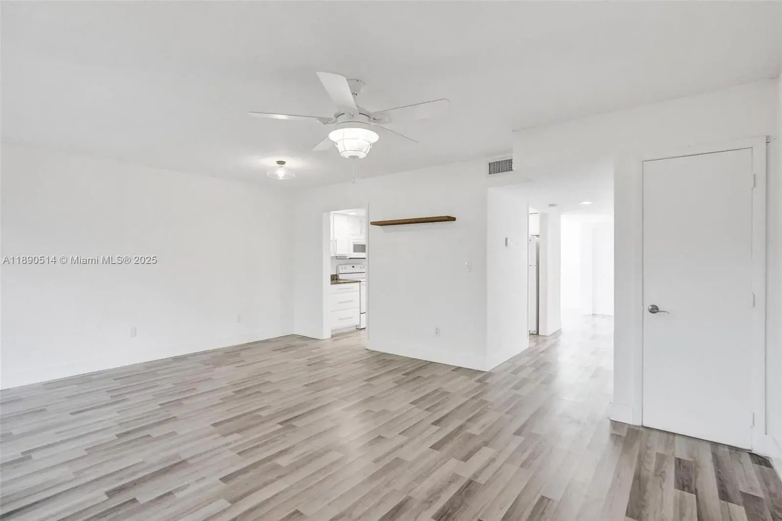 4026 Inverrary Dr # 8A, Lauderhill FL 33319
