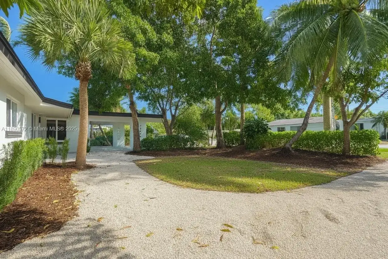 3801 NE 16th Ter, Oakland Park FL 33334 photo 2