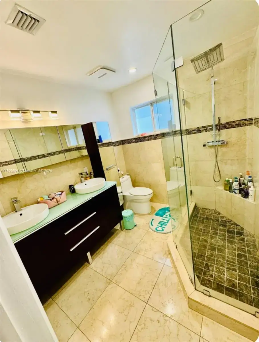9240 Byron Ave, Surfside FL 33154 photo 4
