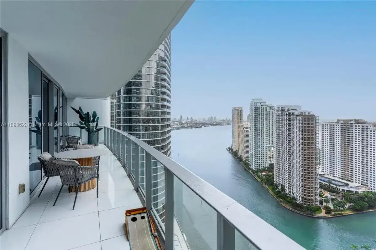 200 Biscayne Boulevard Way # 3608, Miami FL 33131 photo 2