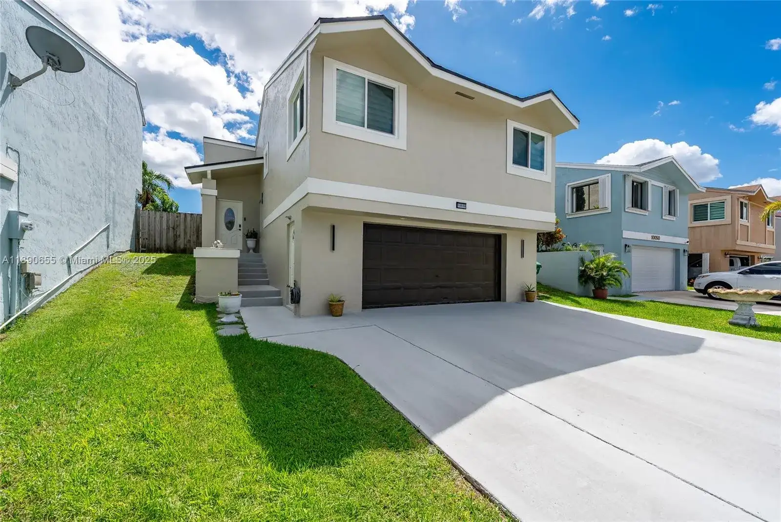 10048 SW 221st St, Cutler Bay FL 33190 photo 2