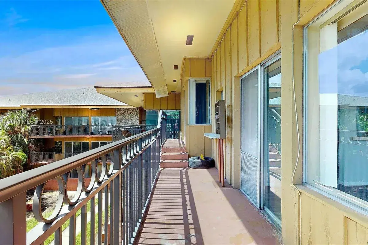 4850 SW 63rd Ter # 131, Davie FL 33314