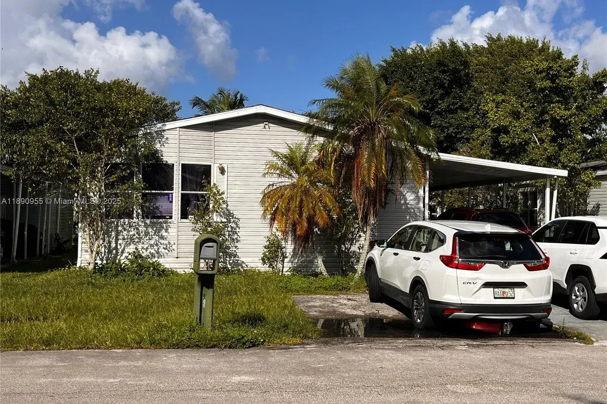 909 Sw 131 Way, Davie FL 33325