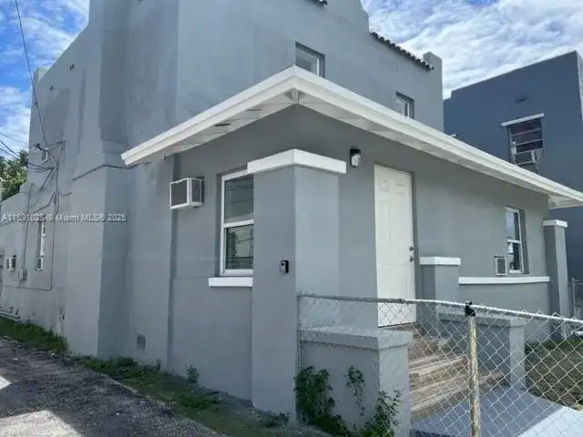 922 NW 2nd St # 1, Miami FL 33128 photo 2