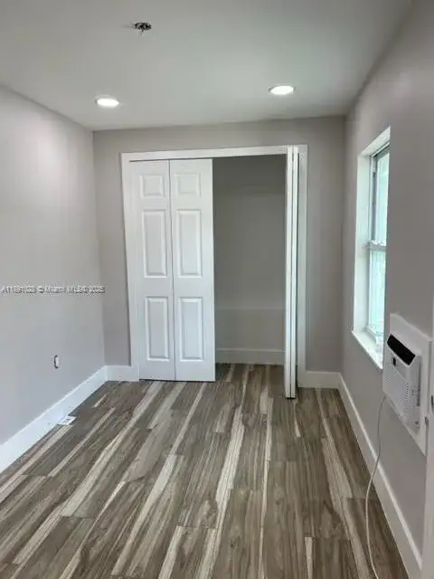 922 NW 2nd St # 1, Miami FL 33128 photo 3