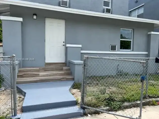 922 NW 2nd St # 1, Miami FL 33128 photo 4