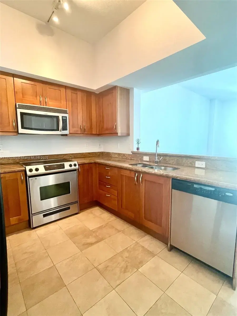 1745 E HALLANDALE BEACH BLVD # 2404W, Hallandale Beach FL 33009