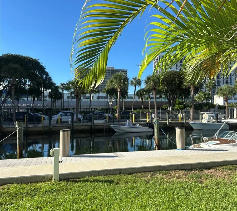 1650 NE 115th St # 102, Miami FL 33181