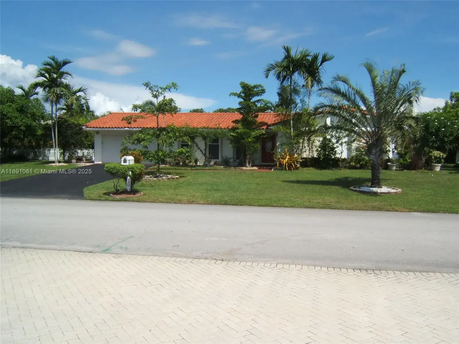 9081 SW 140th St, Miami FL 33176 photo 2