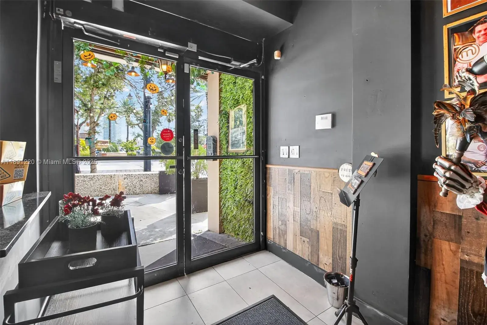 Turnkey Restaurant For Sale in Miami Beach, Miami Beach FL 33141