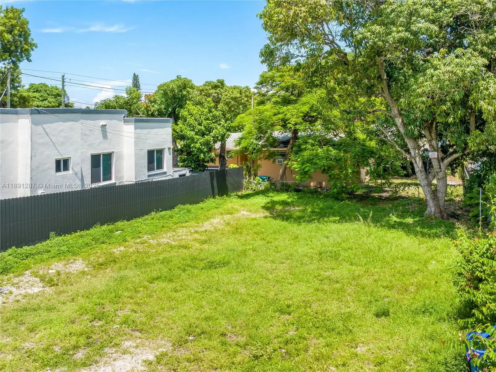 1881 NW 4th St, Miami FL 33125 photo 3