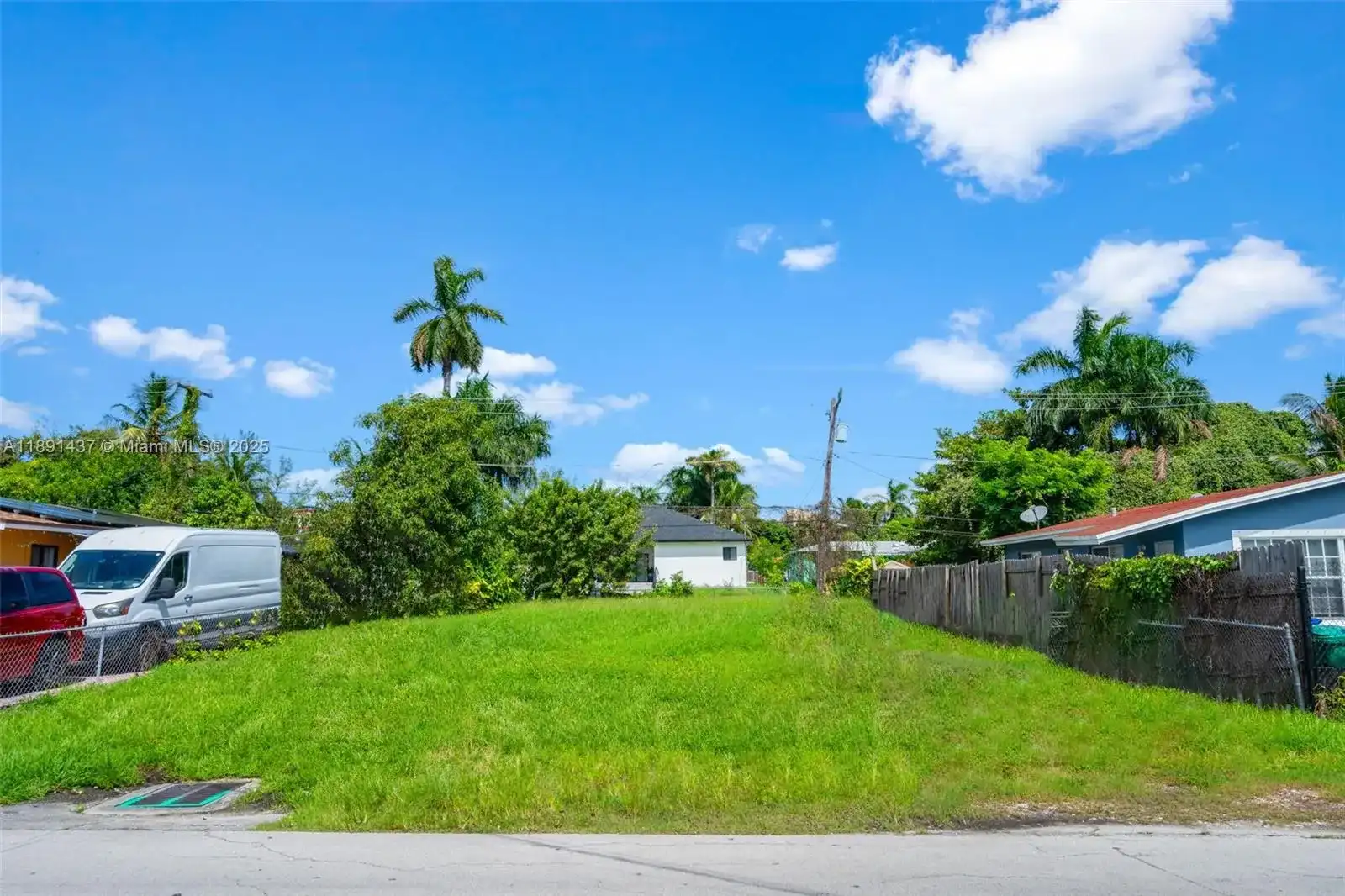 1453 NE 117th St, Miami FL 33161