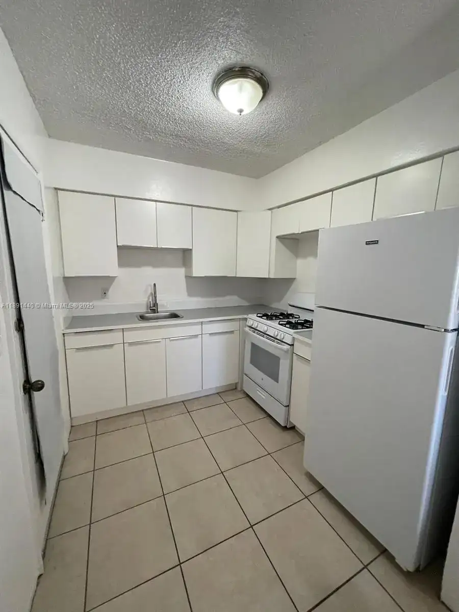16851 NE 18th Ave # 212, North Miami Beach FL 33162 photo 2