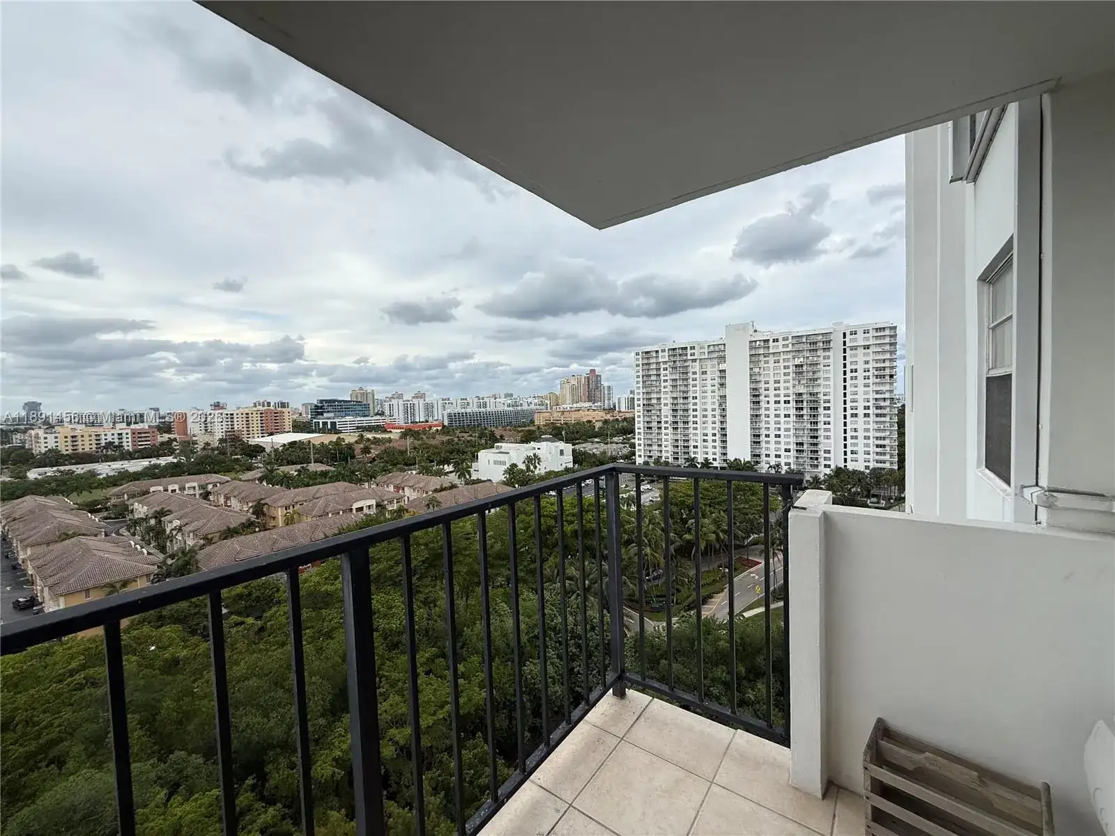 2780 NE 183rd St # 1415, Aventura FL 33160 photo 5