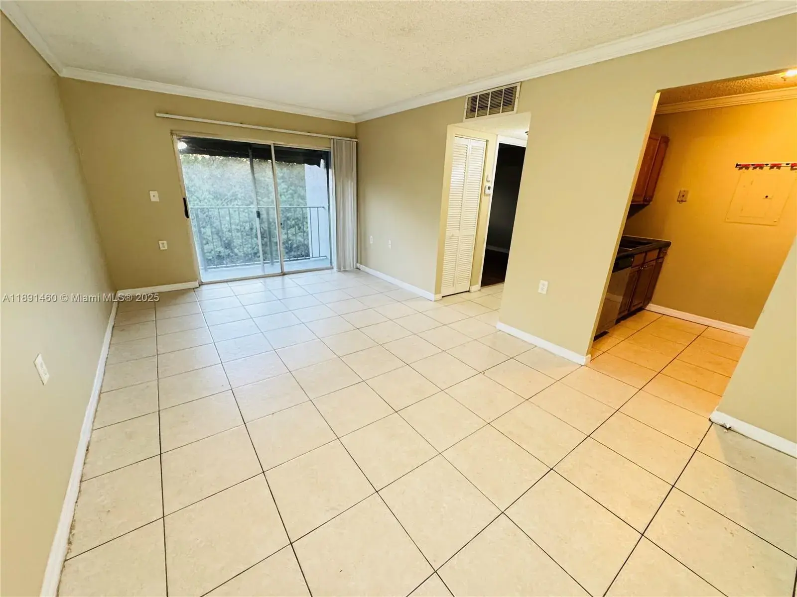 1141 Lake Victoria Dr, West Palm Beach FL 33411