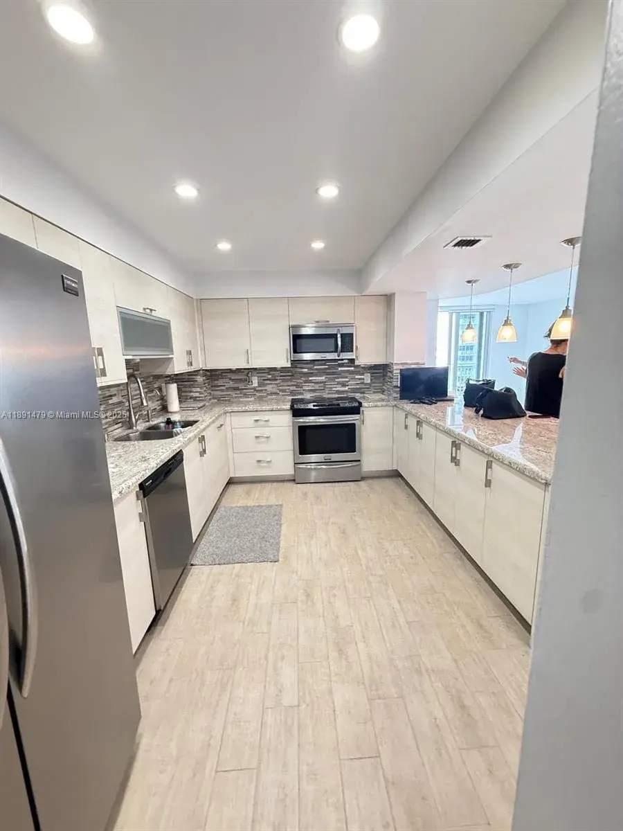 5825 Collins Ave # 7B, Miami Beach FL 33140