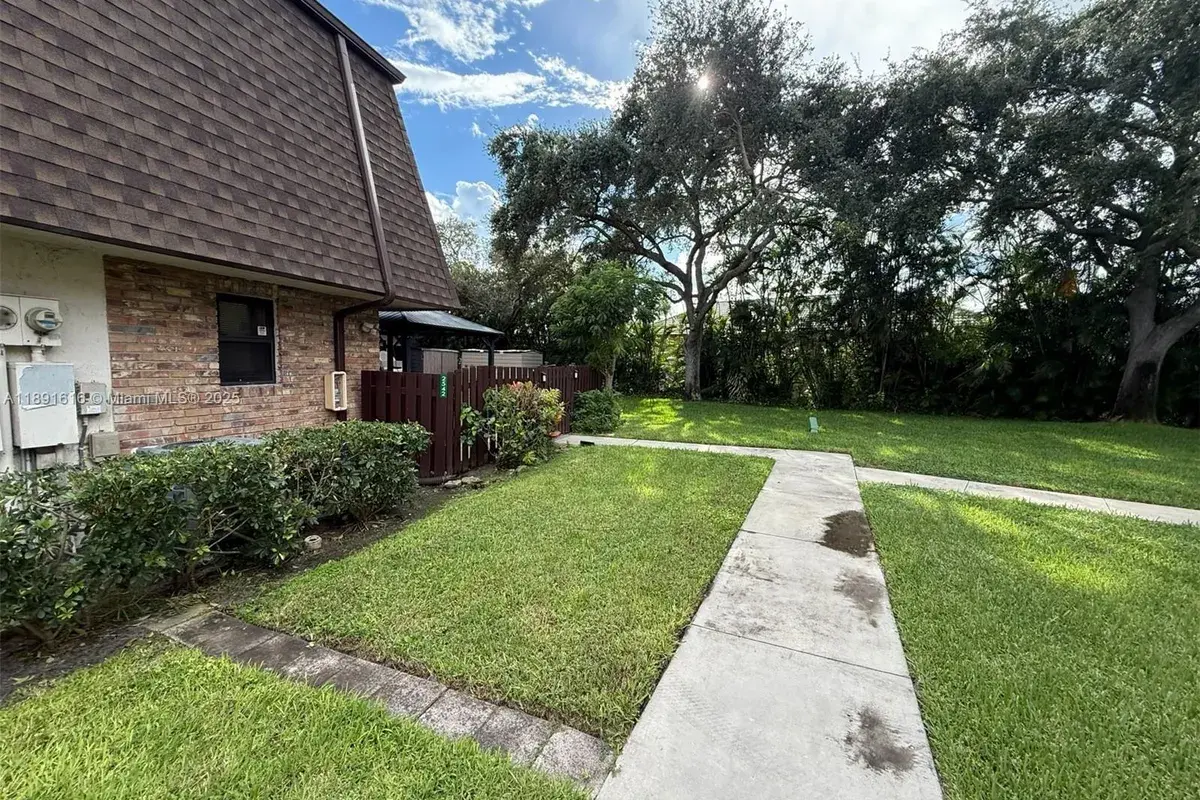 2542 NW 99th Ave, Coral Springs FL 33065