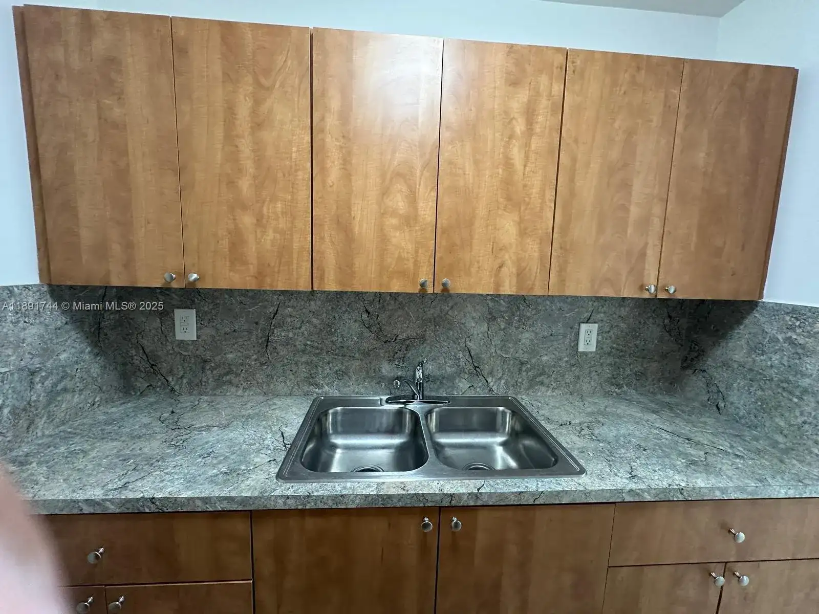 1100 SW 36th Ct # 10, Miami FL 33135 photo 3