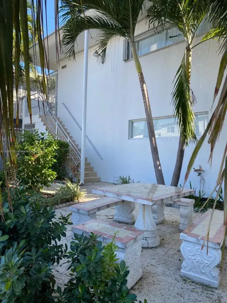 7435 Byron Ave, Miami Beach FL 33141 photo 2
