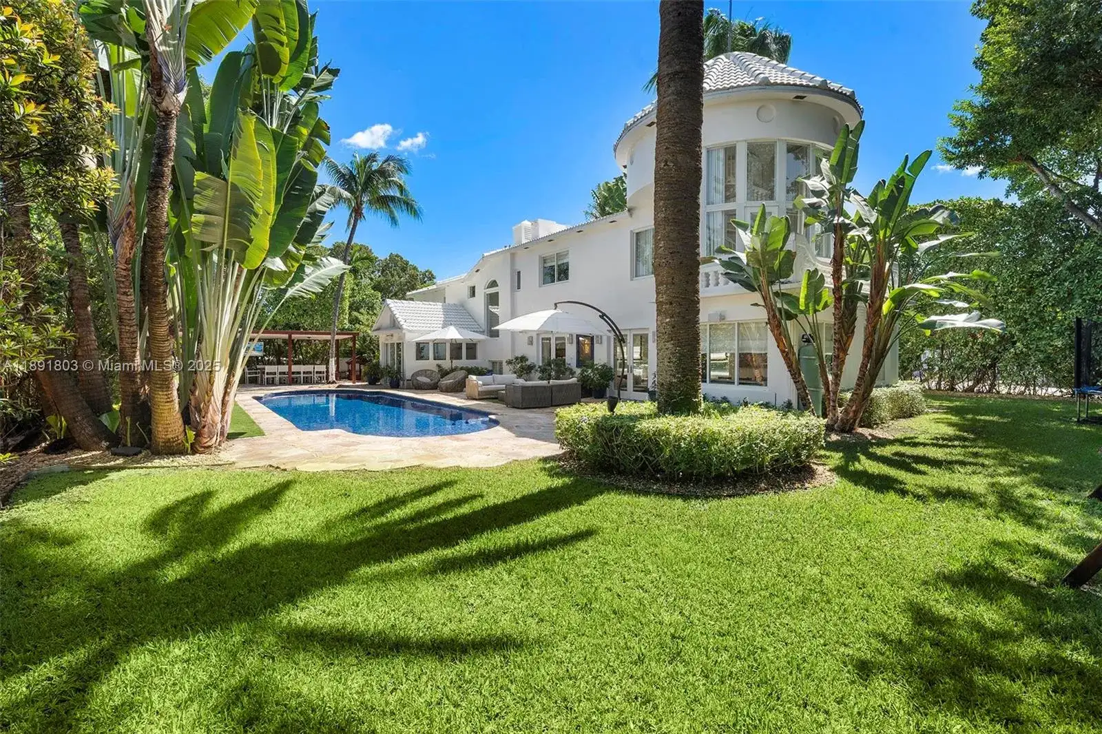 2701 N Bay Rd, Miami Beach FL 33140 photo 2