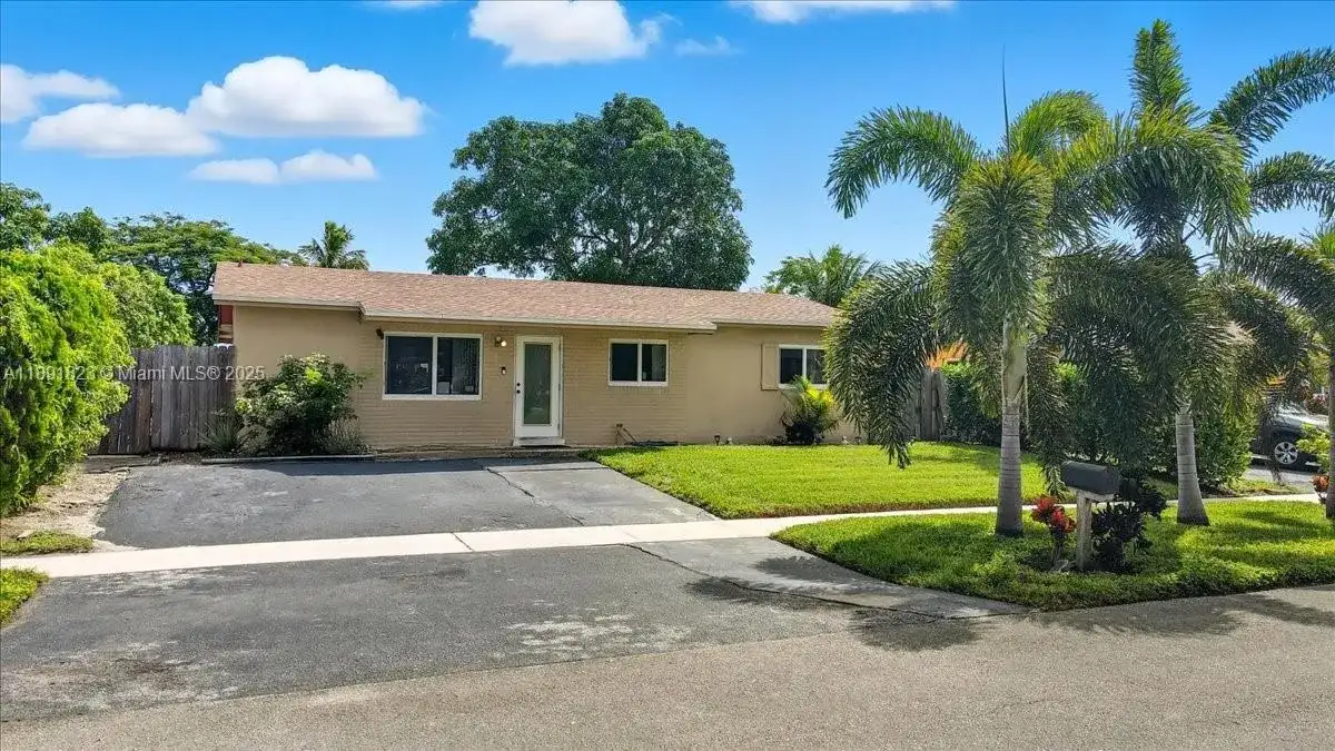 514 SW 72nd Ter, North Lauderdale FL 33068 photo 2
