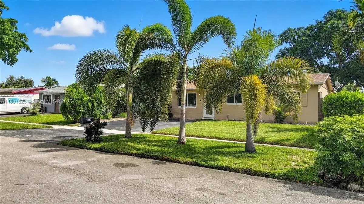 514 SW 72nd Ter, North Lauderdale FL 33068 photo 4