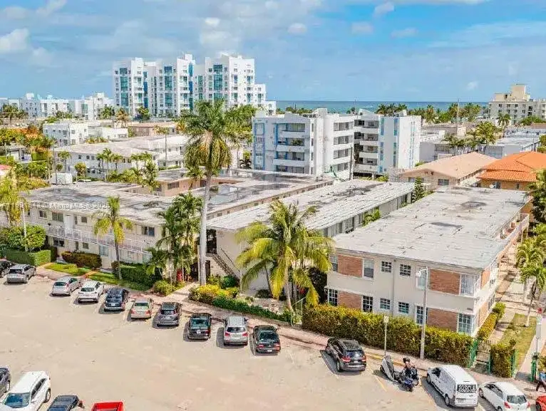 7435 Byron Ave, Miami Beach FL 33141 photo 4