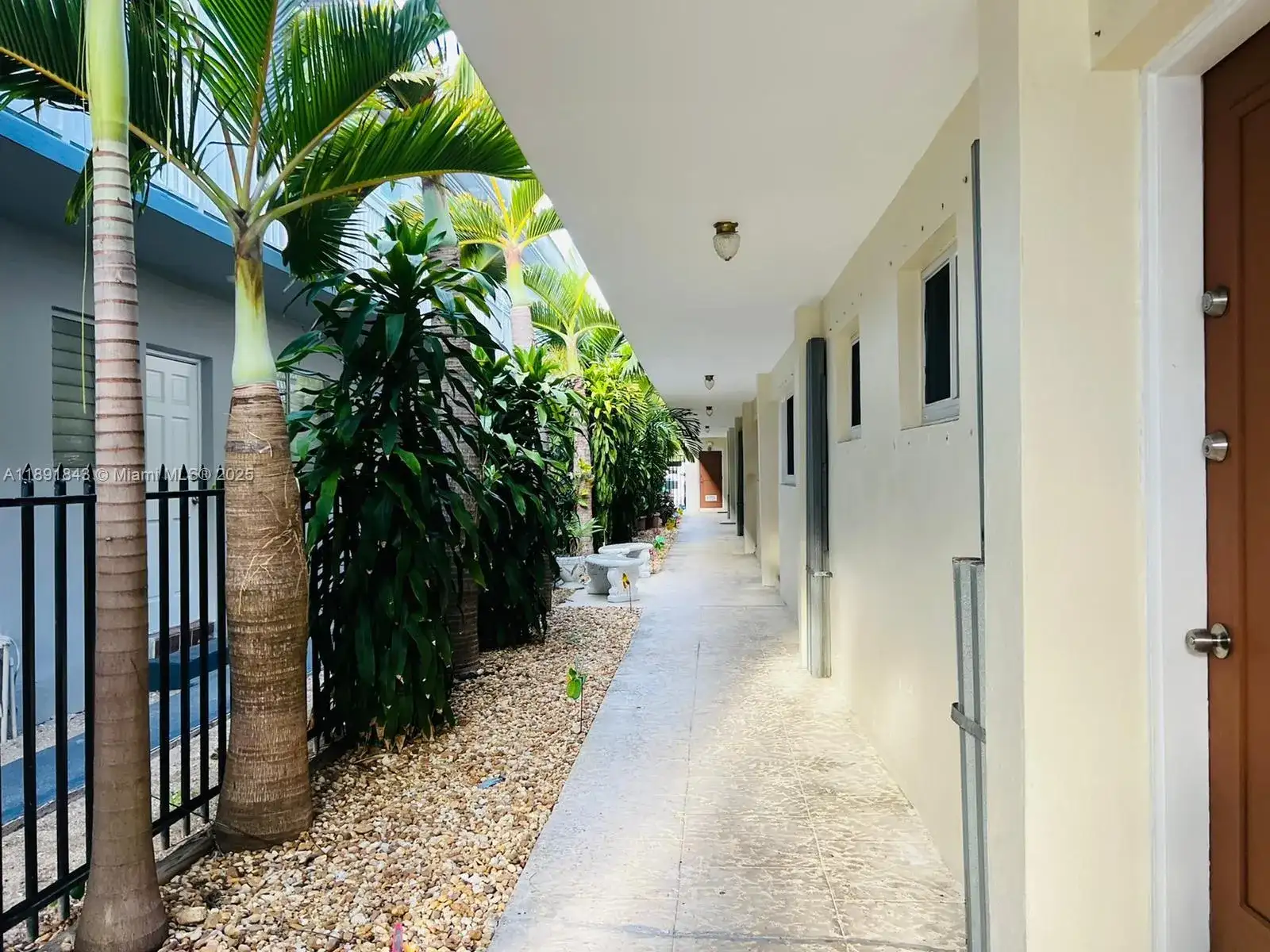 7435 Byron Ave, Miami Beach FL 33141 photo 5