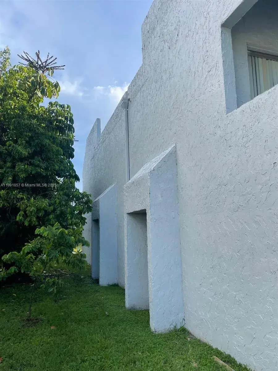 5612 NW 19th St # 7, Lauderhill FL 33313