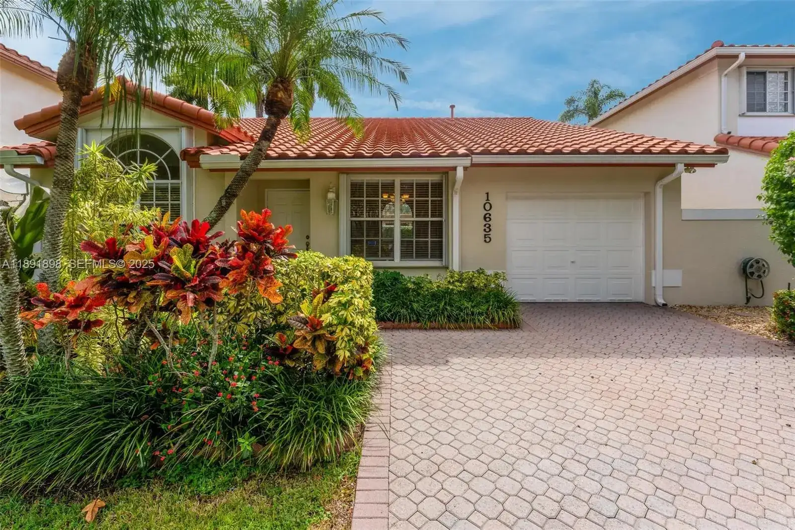 10635 NW 54th St, Doral FL 33178 photo 2