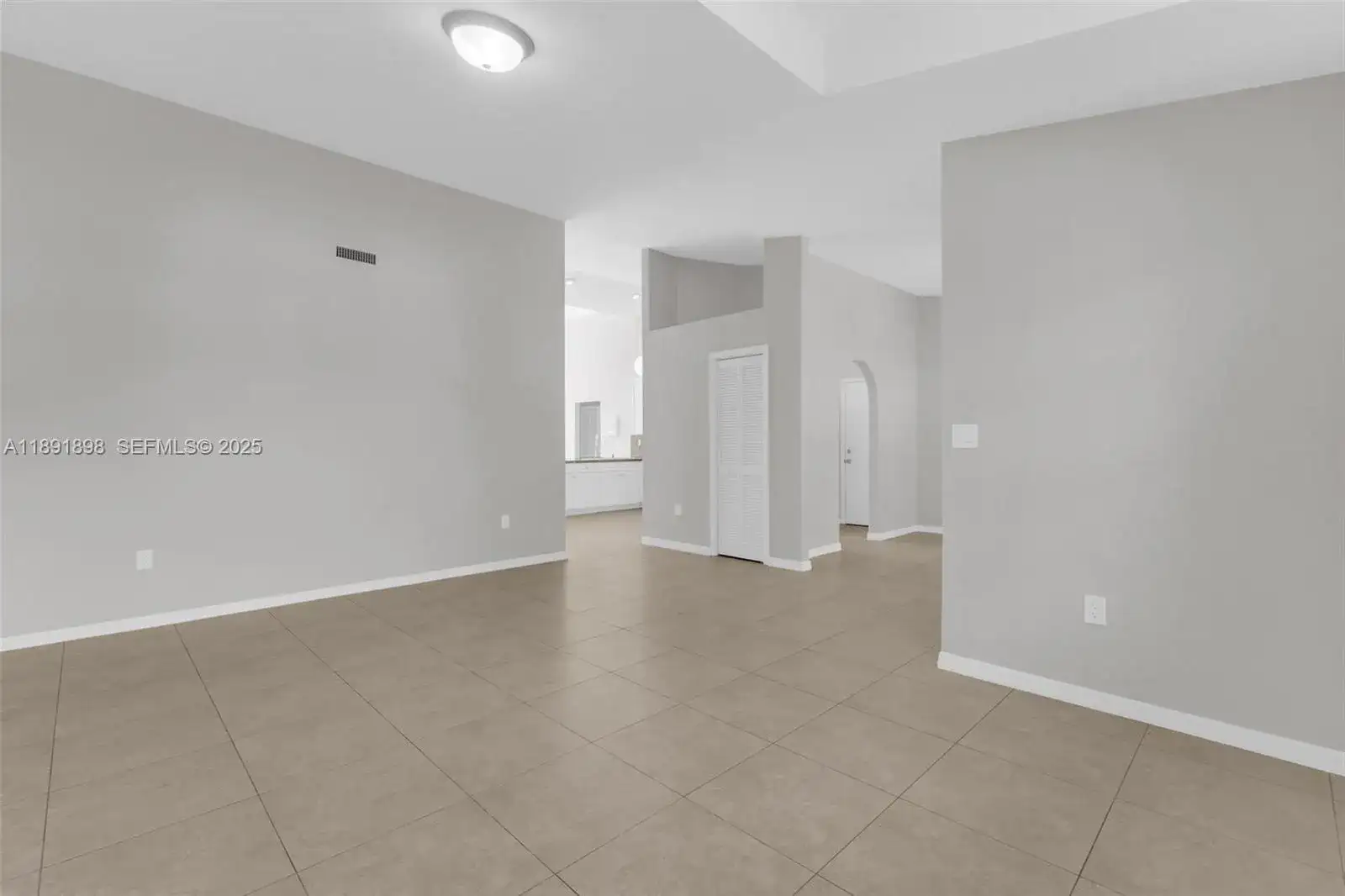 10635 NW 54th St, Doral FL 33178 photo 5