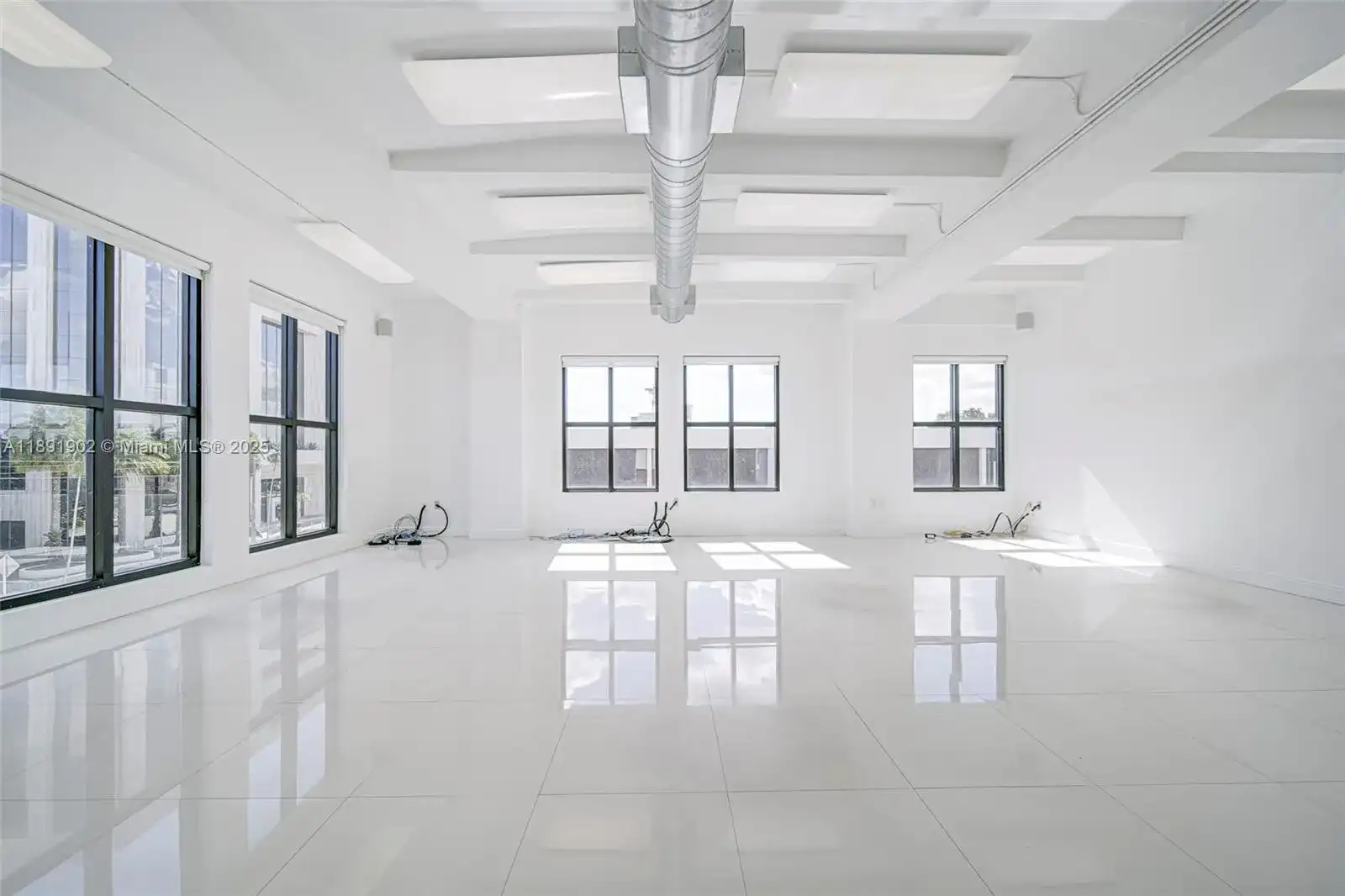 814 Ponce De Leon Blvd # 304, Coral Gables FL 33134