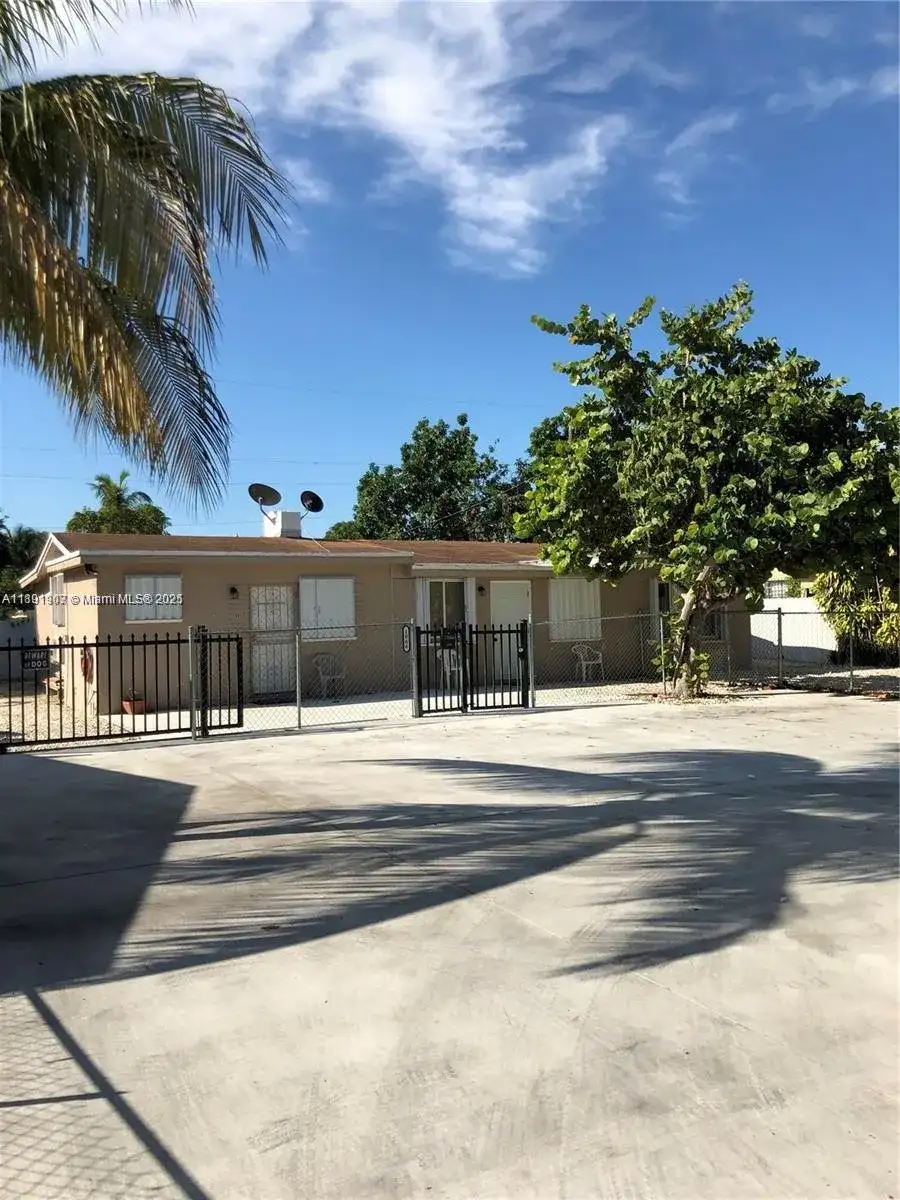 1064 NW 103rd St, Miami FL 33150 photo 2