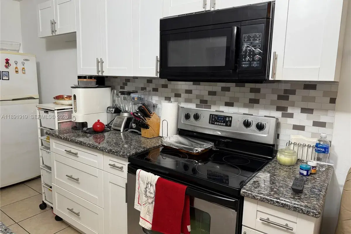 1100 NE 1st Ct # 120, Hallandale Beach FL 33009