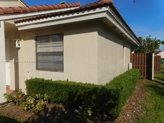 17038 NW 66th Ct, Hialeah FL 33015 photo 2